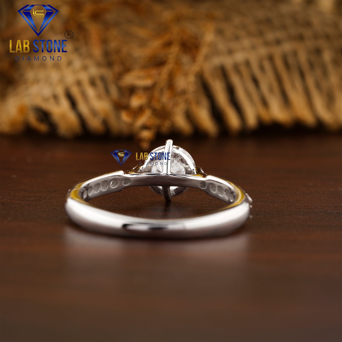 0.98 TDW Round Cut Women’s Engagement Diamond Ring