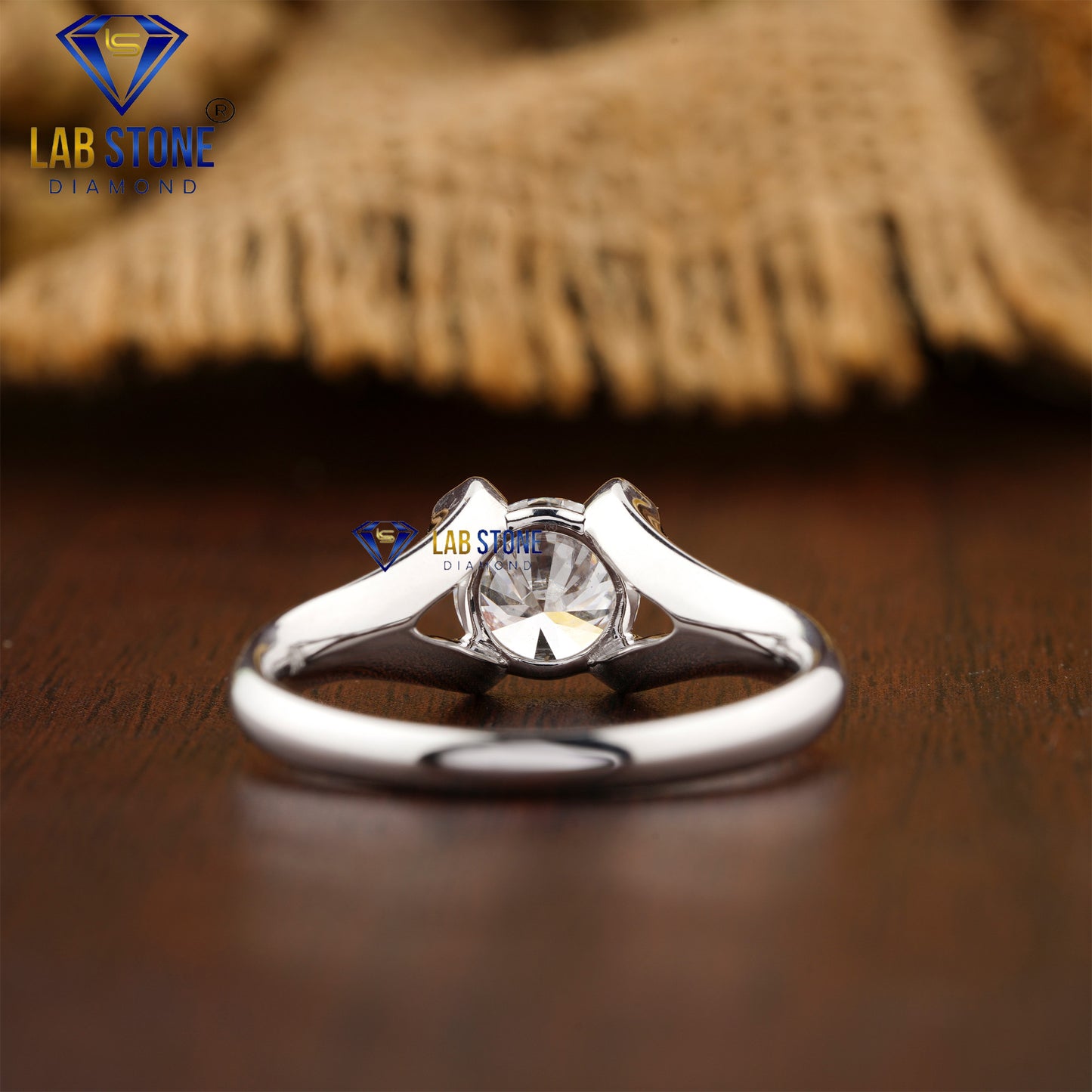 1.02 TDW Round Cut Women’s Diamond Engagement Ring