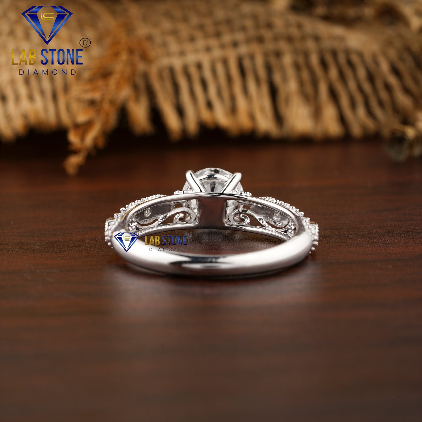1.05 TDW Round Cut Women’s Engagement Diamond Ring