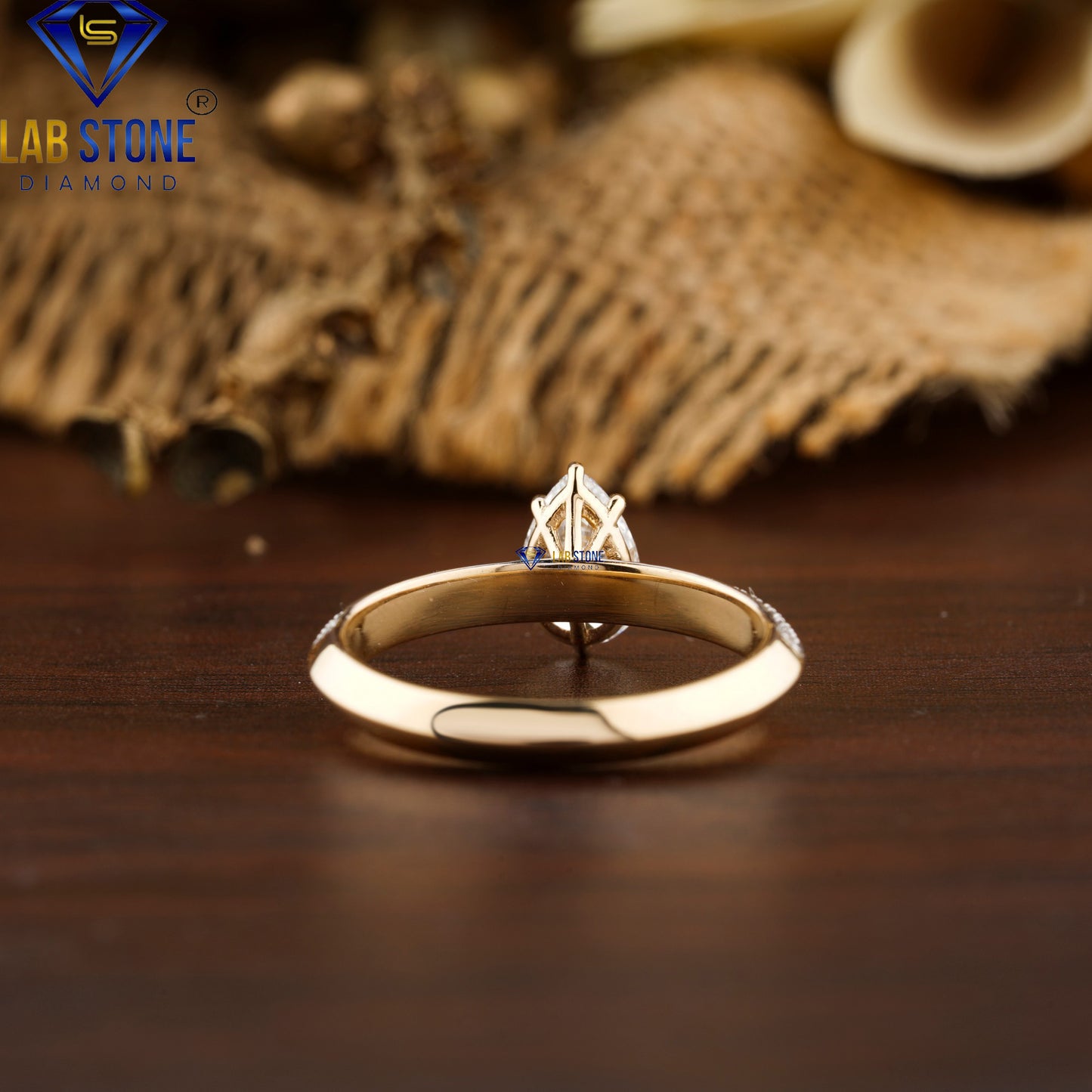 0.96 TDW Pear & Round Cut Diamond Women's Ring