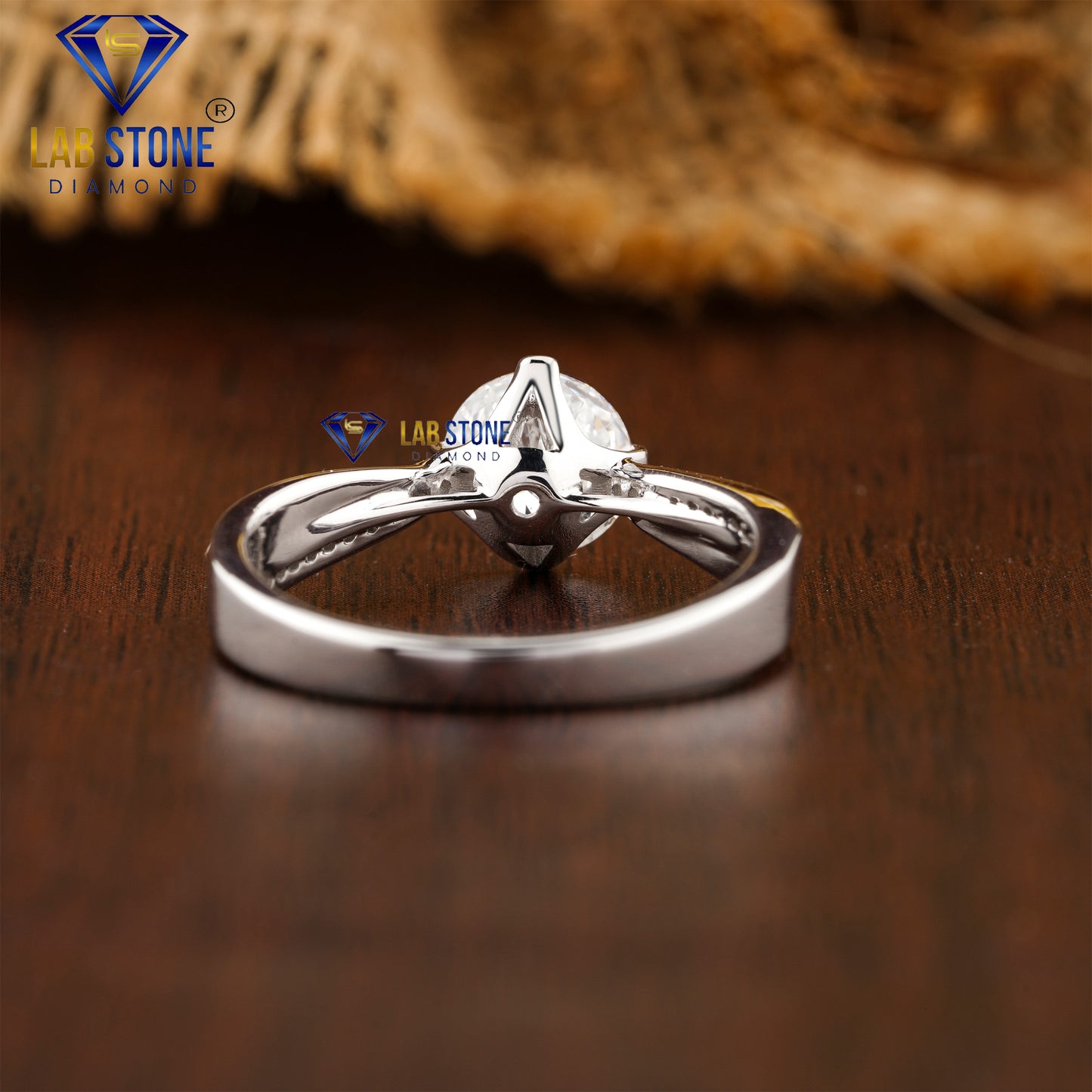 1.37 TDW Round Cut Women’s Diamond Engagement Ring