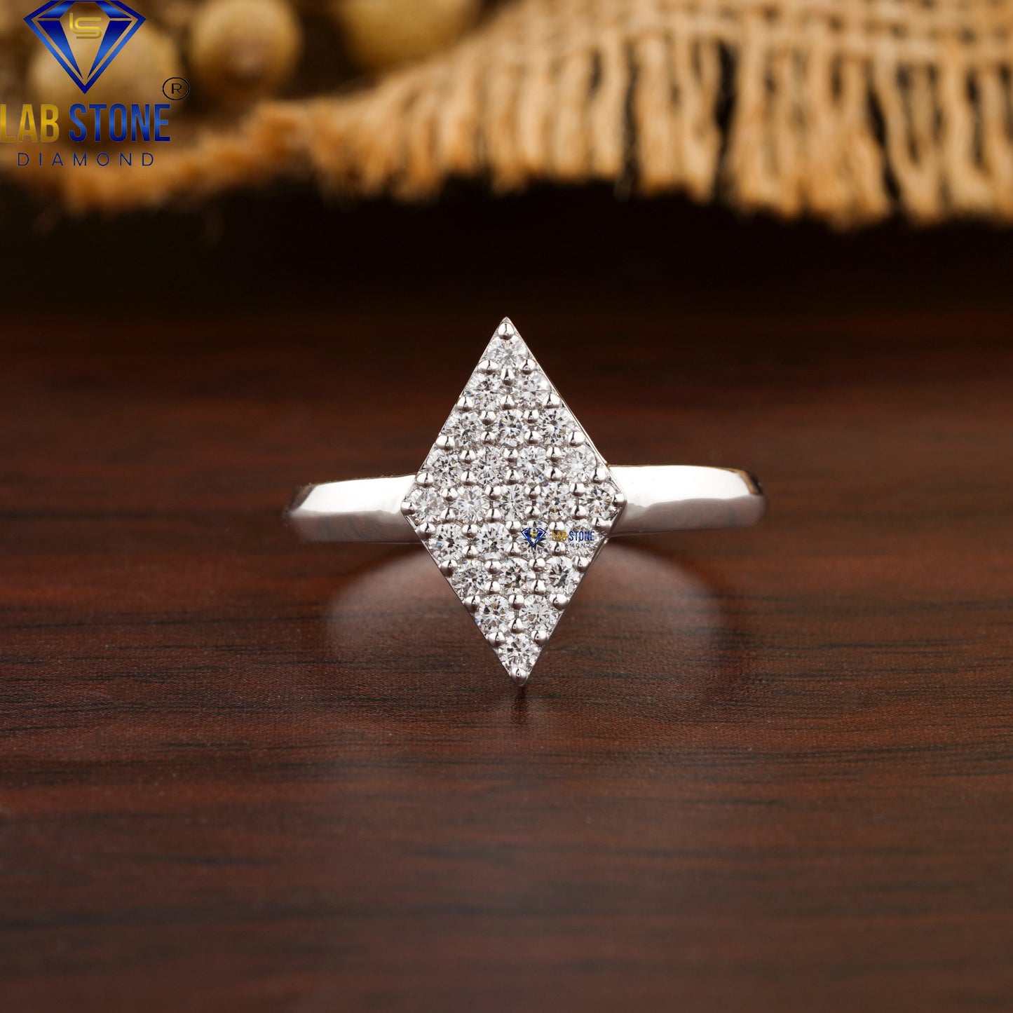 0.34 TDW Round Cut Diamond Women’s Engagement Ring