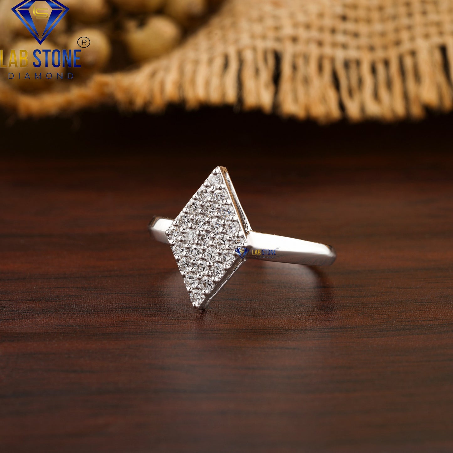 0.34 TDW Round Cut Diamond Women’s Engagement Ring