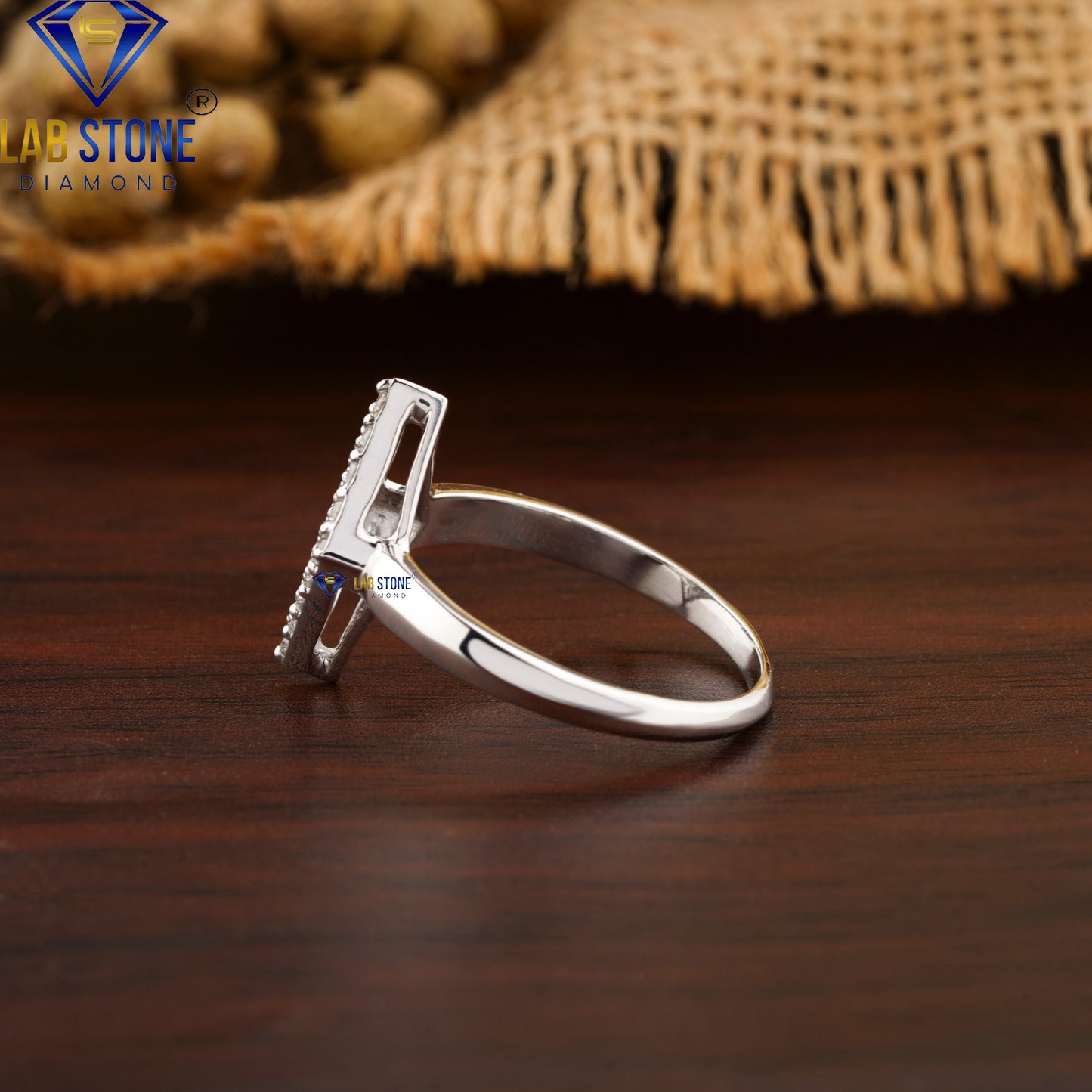 0.34 TDW Round Cut Diamond Women’s Engagement Ring