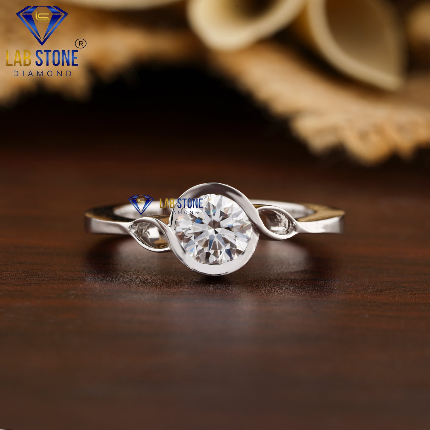 0.97 TDW Round Cut Diamond Women’s Solitaire Ring