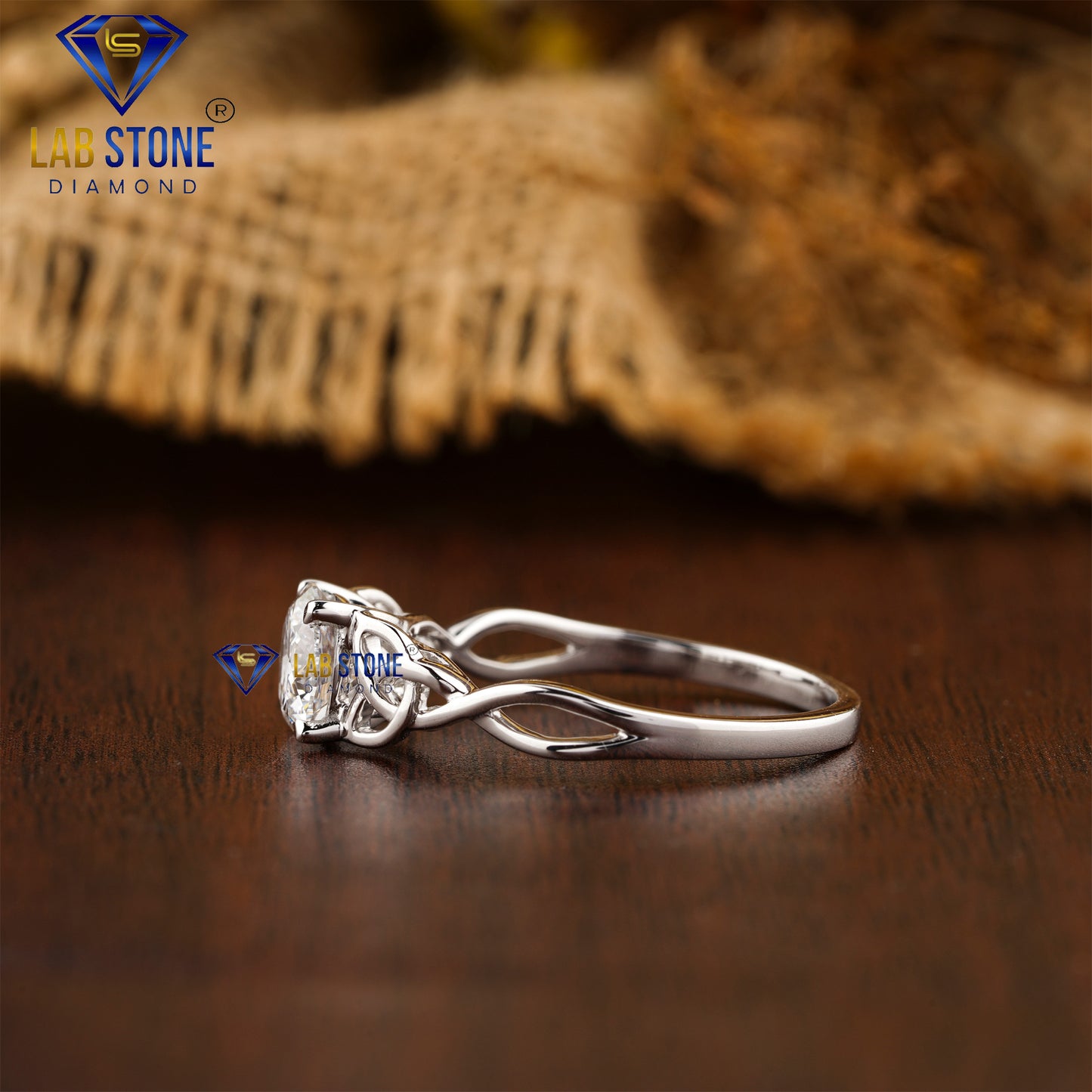 0.95 TDW Round Cut Diamond Women’s Solitaire Ring