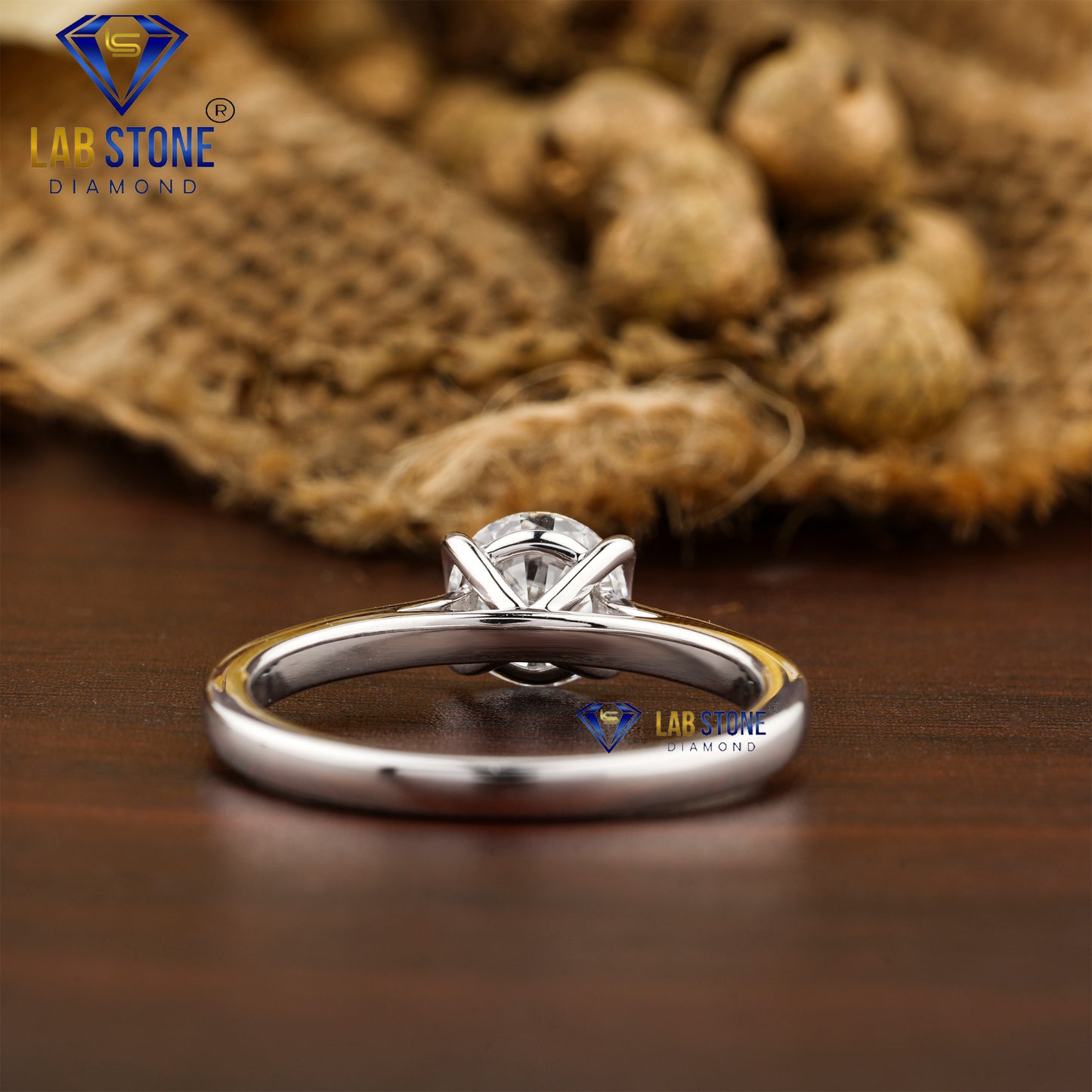 0.92 TDW Round Cut Women’s Solitaire Diamond Ring