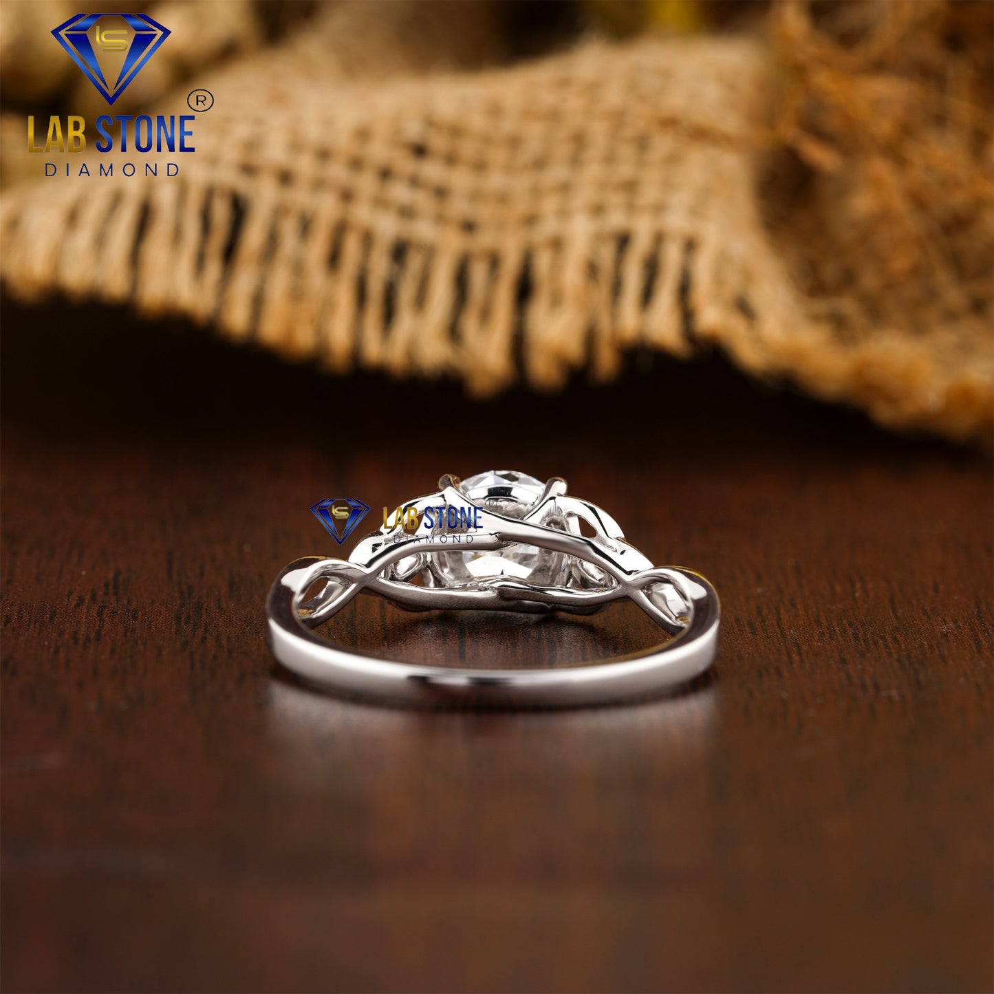 0.95 TDW Round Cut Diamond Women’s Solitaire Ring