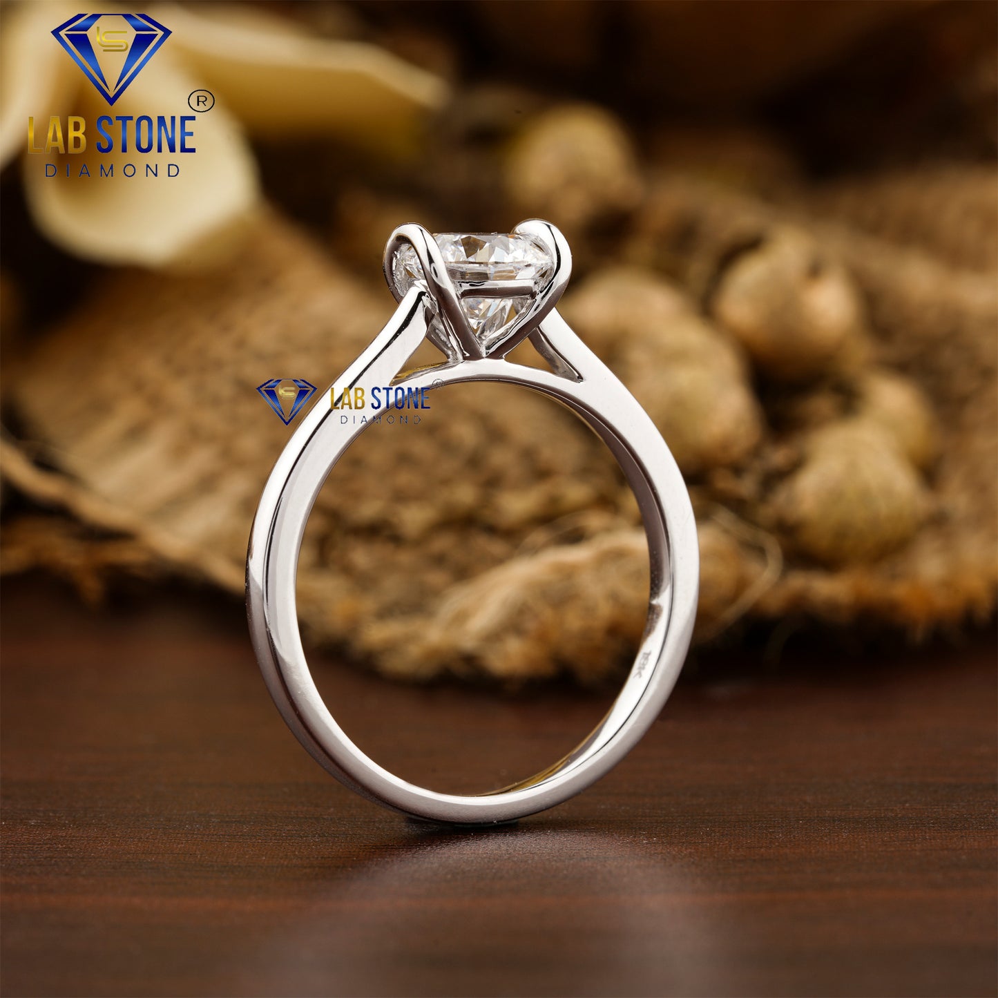 0.92 TDW Round Cut Women’s Solitaire Diamond Ring