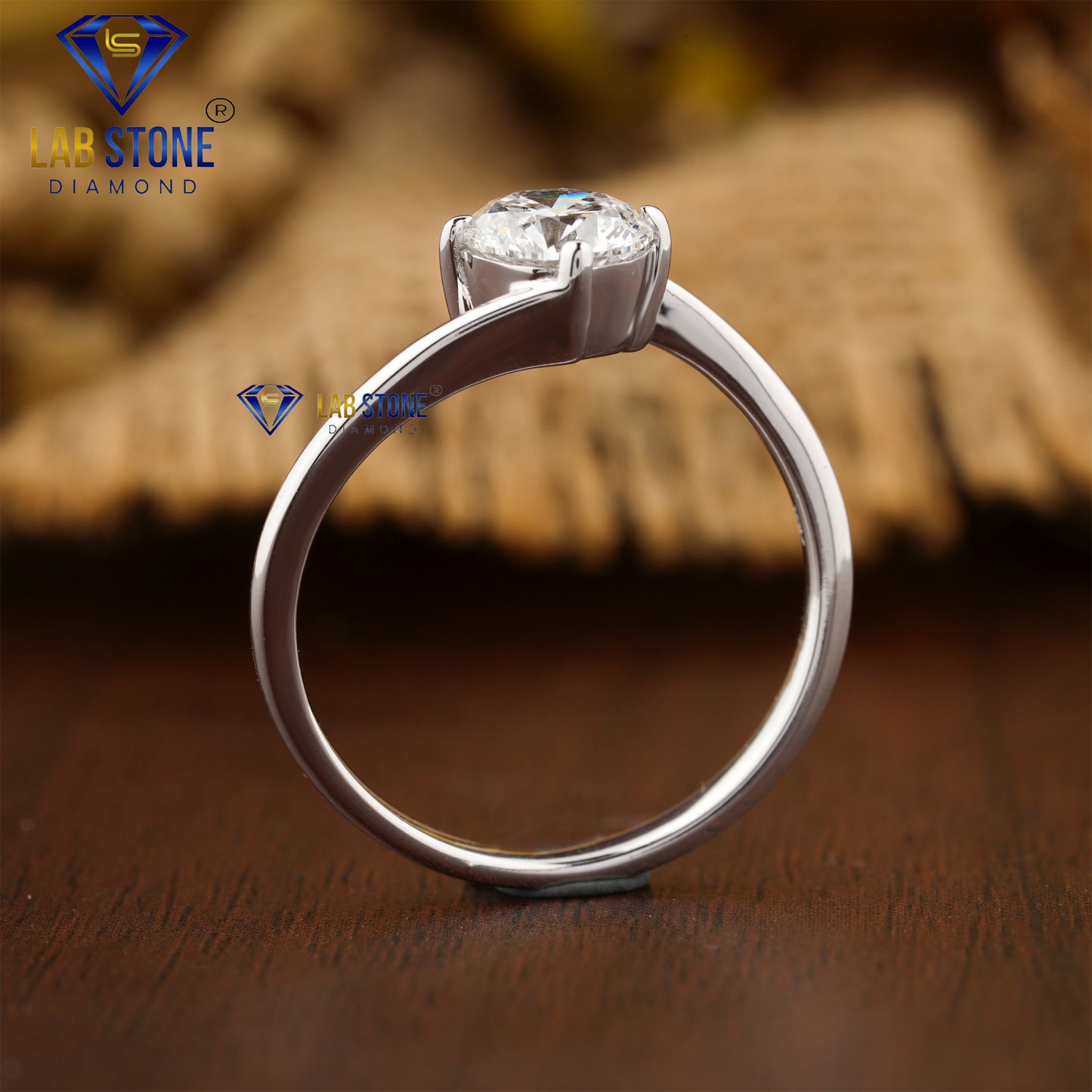 0.92 TDW Round Cut Diamond Women’s Solitaire Ring